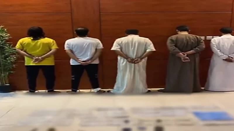 بالفيديو.. القبض على 5 مواطنين لاستيلائهم على مركبات واستخدامها في السرقة بالرياض