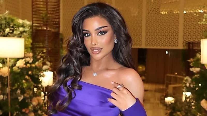 خطأ عفوي يضع كوثر البلوشي في موقف محرج مع أنس بوخش .. فيديو