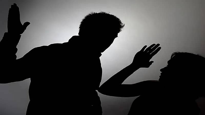 صفعة رجل لزوجته تفقدها البصر!