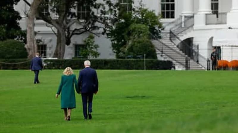 بالفيديو.. "بايدن" يضل طريقه داخل حديقة البيت الأبيض