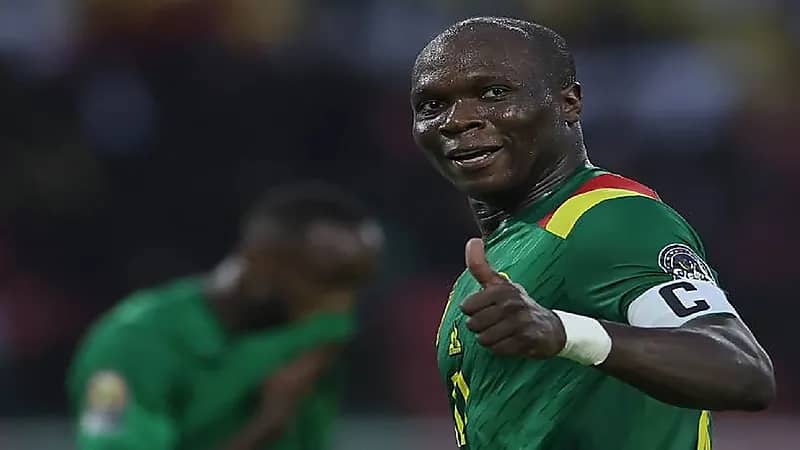 "إيتو" يتوقع حصول أبو بكار على جائزة هداف كأس العالم