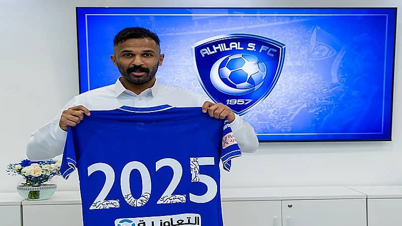 "من لا يشكر الناس لا يشكر الله".. أول تعليق للعويس بعد انتقاله للهلال