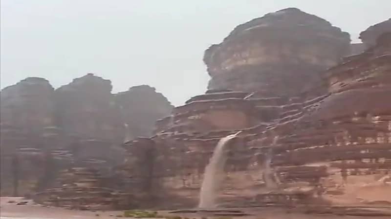 مشاهد خيالية لصحراء بجدة غرب تبوك