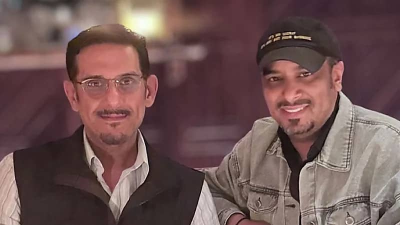 الأمير نواف بن سعد يخطف الأنظار في أحدث ظهور له بإطلالة كلاسيكية