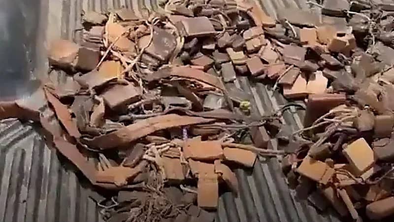 الكشف عن قصة القلائد الخشبية التي يرتديها رجال "حميدتي" في معارك السودان (فيديو)
