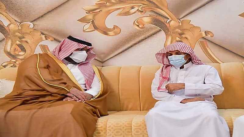 نائب أمير جازان يعزي ذوي المتوفين في سقوط مقذوف معاد بصامطة