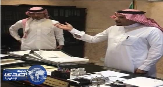 " يتيم مكة " يتسلم بطاقة الأحوال بعد 10 سنوات