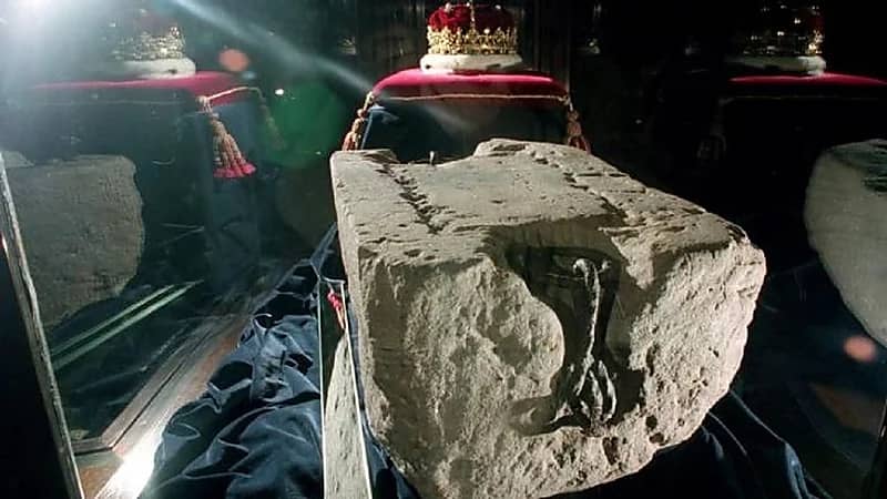 "حجر القدر" وعلاقته بتتويج تشارلز الثالث