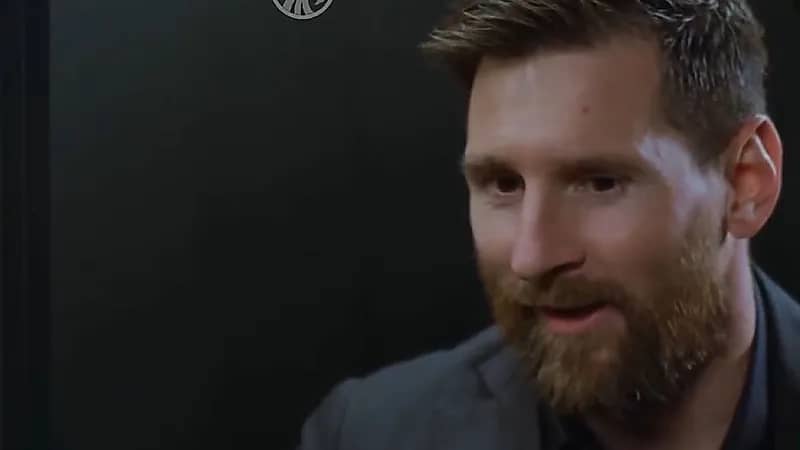 ميسي : أفتقد حياتي في برشلونة كثيرا .. فيديو