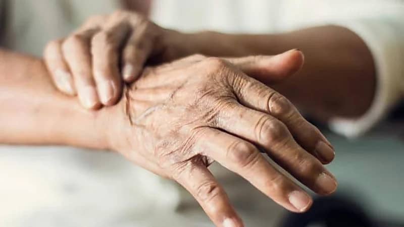 أبرز أسباب مرض الشلل الرعاش وأعراضه