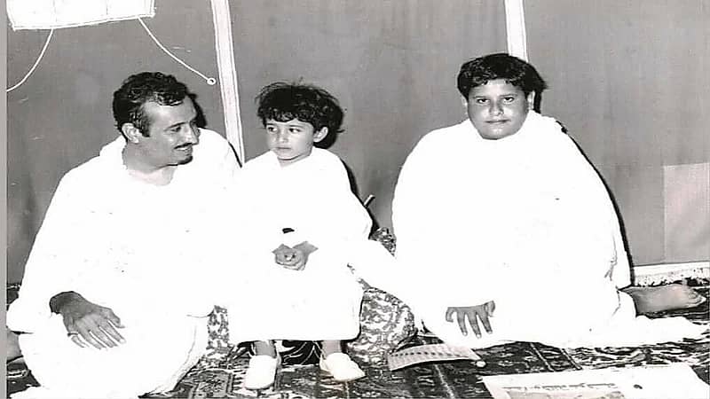 صورة نادرة لخادم الحرمين مع وزير الطاقة وأمير المدينة في سن الطفولة