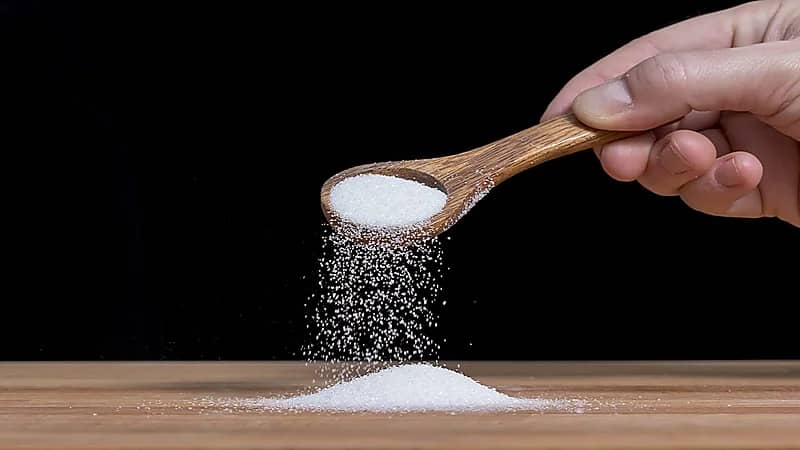 النمر يُحذر: الإفراط في السكر والملح يدمر بشرتك ويؤدي للسمنة .. فيديو