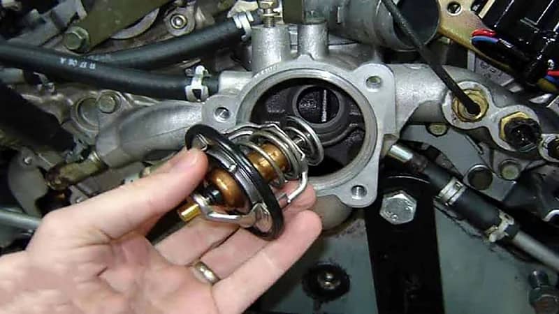 الثرموستات تساعد على عمل محرك السيارة بكفاءة