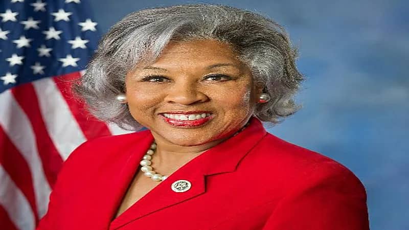 نائبة أمريكية تتعرض للتعنيف بسبب مطالبتها لزميلها بارتداء الكمامة