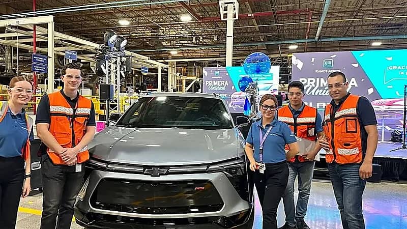 شيفروليه تبدأ إنتاج بليزر EV الكهربائي من مصنعها في المكسيك رسميًا .. صور