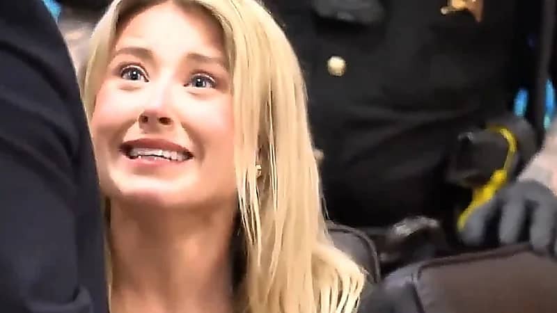 انهيار أمريكية بعد صدور حكم بسجنها أسبوعًا بسبب ملاحقة حبيبها السابق.. فيديو