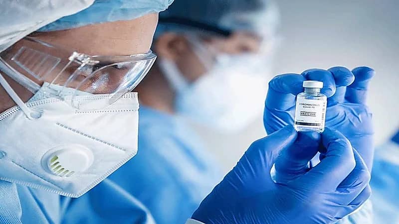 تراجع كفاءة لقاحي فايزر وأسترازينكا لـ 75% و61% بعد 3 أشهر من تلقيهما