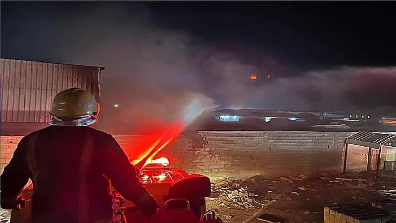 إخماد حريق اندلع في 5 شاحنات مخصصة بحفر الباطن
