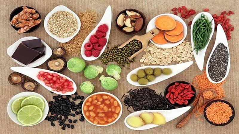 أطعمة تنظف الجسم من السموم