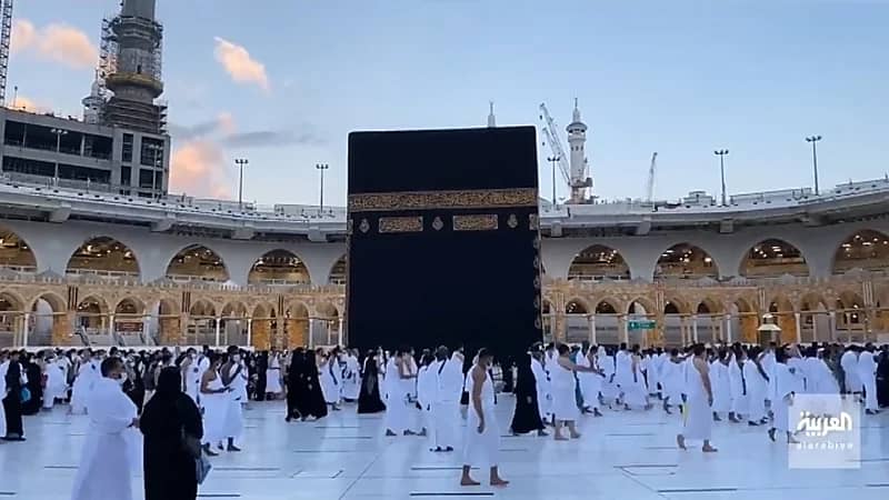 شاهد.. ‏توزيع المعتمرين على مسارات الطواف الافتراضية بالمسجد الحرام