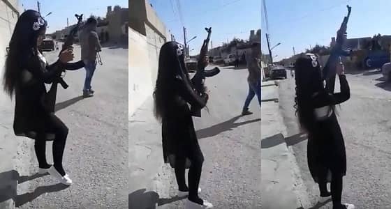 بالفيديو.. طفلة تطلق النار بالرشاش الآلي أفضل من الرجال