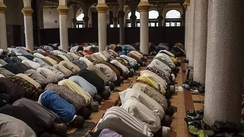 مسلحون يختطفون المصلين من أحد المساجد