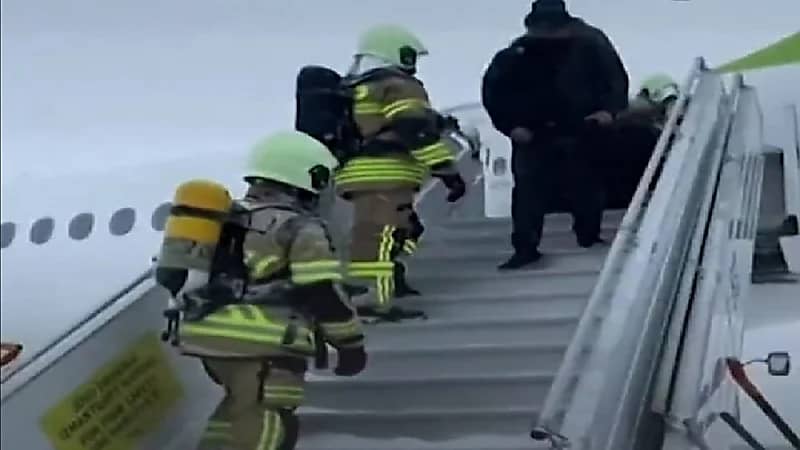 بالفيديو.. انزلاق طائرة ركاب من بينها وزير خارجية لاتفيا