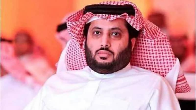 آل الشيخ يتفاعل مع أداء شاب يعزف على العود ويعلق: "مطلوب في الترفيه"
