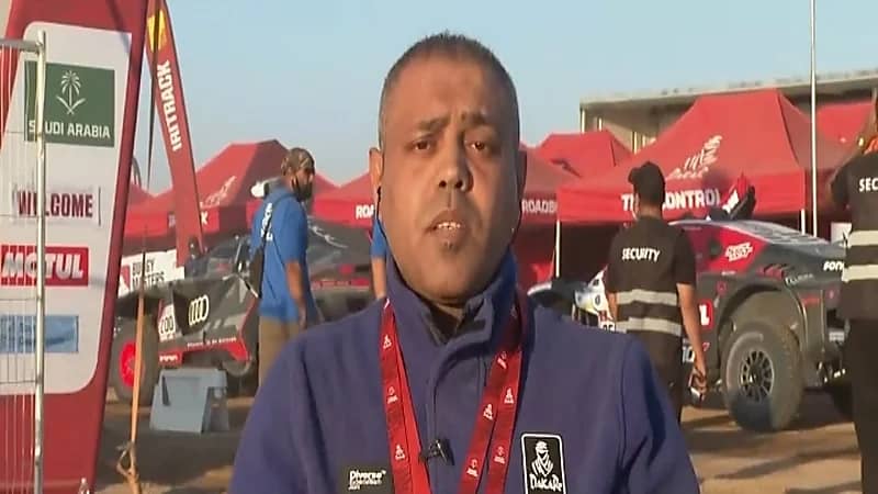 بالفيديو.. متخصص بسباقات السيارات: مساعدة الجماهير للمتسابقين إجراء قانوني