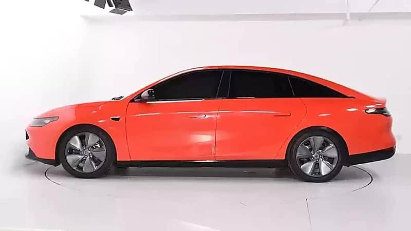 بالصور.. مواصفات سيارة C01 السيدان الكهربائية