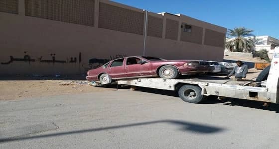 بالصور.. " أمانة الشمالية " تواصل إزالة السيارات والهياكل التالفة