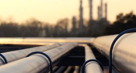 استقرار أسعار النفط رغم تخفيضات أوبك وارتفاع الدولار