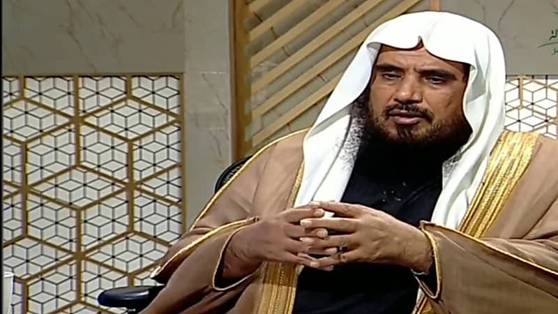 بالفيديو.. حكم الشراء من معارض السيارات التي يبيع أصحابها على أطراف ثابتة