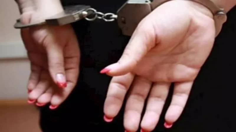 امرأة تقتل أطفالها الثلاثة في ظروف غامضة