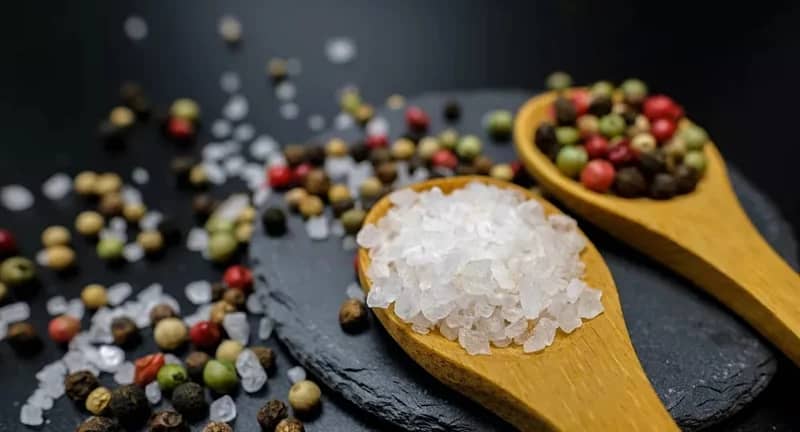 مختصة توضح خطورة نقص الملح في الجسم