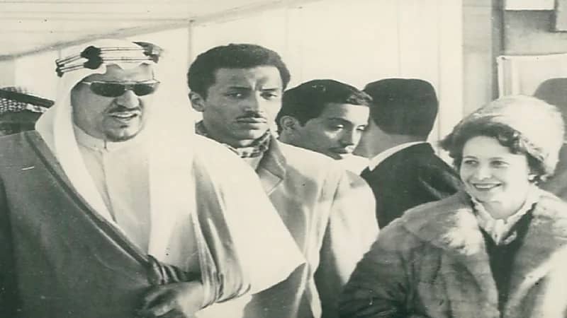 صورة قديمة للملك سعود مع أسرته في فيينا