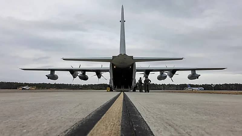 إدارة ترامب توقف استخدام الطائرات العسكرية لترحيل المهاجرين