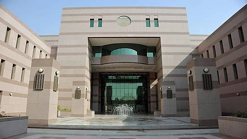 تحويل بعض البرامج الحضورية بجامعة الملك عبدالعزيز إلى نمط التعليم عن بعد