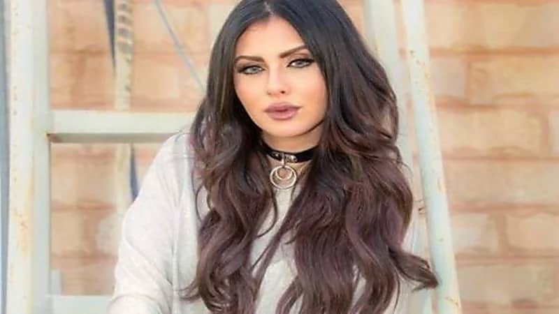 بالفيديو.. مريم حسين تثير الجدل بعد حديثها عن طلاء الأظافر والصلاة