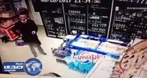 بالفيديو.. رفضت مبادلته الحب فأشعل النيران في نفسه