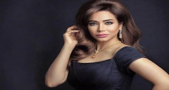 لجين عمران تعلن خطوبة ابنتها