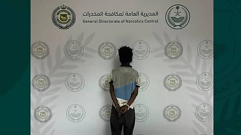الإطاحة بمخالف لنظام الأمن لترويجه مادة الإمفيتامين المخدر بالباحة