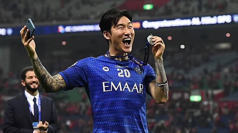 الهلال يجدد عقد جانغ هيون سو