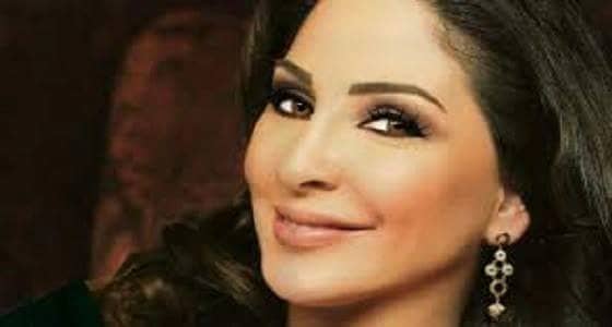 بالصورة..اليسا تثير ضجة  بعد ظهورها مع شاب  وترتدي خاتم زواج