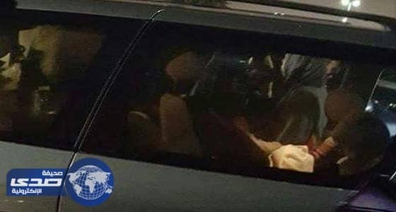 بالفيديو.. زوجان سعوديان يشاهدان السينما تاركين طفلتهما الرضيعة في السيارة