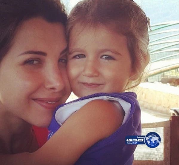 بالفيديو.. سائح أمريكي يرفع الآذان في أقدم قصور إسبانيا