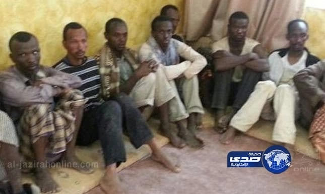 بالفيديو.. أغبى " داعشي " اعتقل في العراق تنكر كامرأة ونسي شاربه