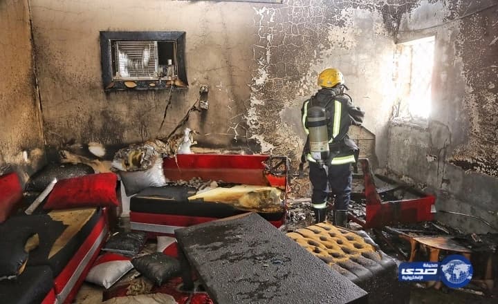 فرق مختصة تسيطر على حريق شب بميناء الملك فهد الصناعي بينبع