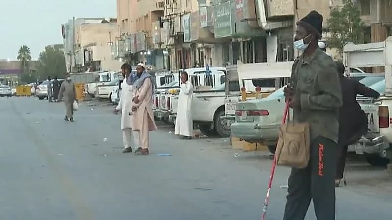 شاهد.. عمالة على الأرصفة تبيع التأشيرات وعامل مزارع يعمل "سباكا"