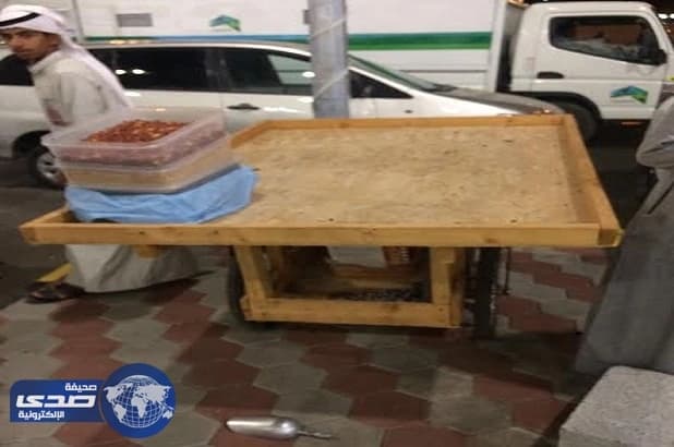بالصور.. الأمانة تطارد الباعة الجائلين وتزيل البسطات العشوائية بمكة